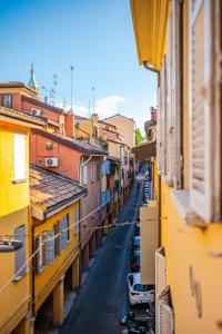 Sui Tetti di Bologna centro, Casa Dei Colori