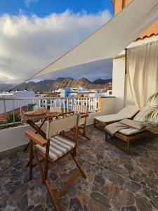 Sunset Oasis of Los Gigantes