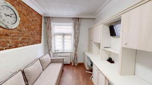 Central Modern 1BR Apartment & Parking