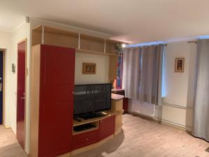 DIKOL Two-Room Apartment-SELF CHECK-in & FREE Parking Near City Center