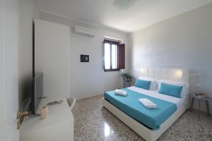 Apartment with Sea View and Terrace room in Casal Sikelio