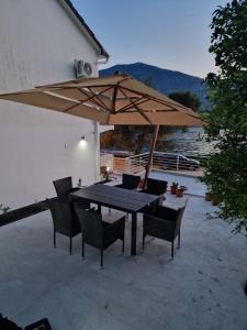 Waterfront Apartment Petrovina