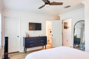 Walk to Rosemary - Poolside, 6 Bikes, Beach Access