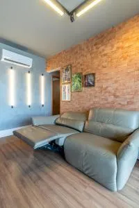 PALMAS EXPERIENCE - APARTAMENTO CONTEMPORÂNEO, vista serra, na quadra do shopping - Caveiras