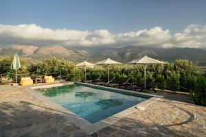 Villa Aktis with Freshwater Pool and Sea View