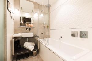 Hotels Plaza Madeleine & Spa : photos des chambres