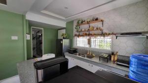 QHouse - 2 Storey House with 4 Bedrooms and 2 Bathrooms