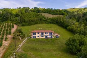 Country house in the Langhe with vineyard - Belvedere Langhe