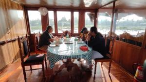 Rajahamsam Houseboat