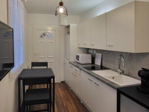 Appartements Appartement 2 Coin cuisine, coin chambre, salle de bain : photos des chambres