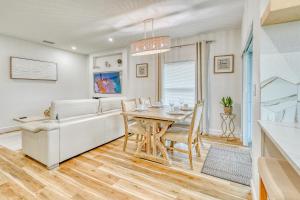 Spacious Waterfront 6 Bedroom Duplex in lovely Rotonda West near oceans ,Golfing, Park Pool