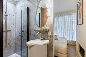 Residence 2 Apartments Center of Paris by Studio Prestige