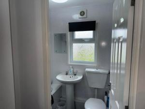 103 Sunbeach South facing 2 bed chalet M and T chalets