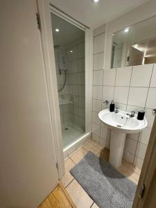 one bedroom flat near tube and Wembley stadium