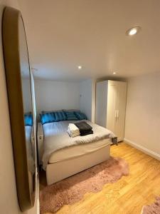 one bedroom flat near tube and Wembley stadium