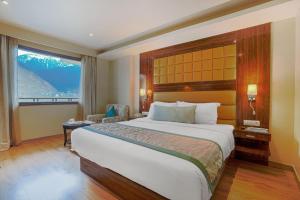 Aatmayog Luxury Manor Hilltop Centrally Heated Resort, Manali