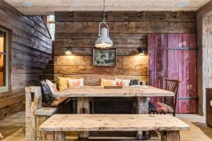 Meech Lake Lodge - Family Getaway