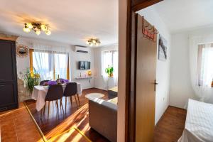 Olive Garden House in Žrnovnica with a View & BBQ 