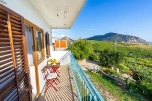 Olive Garden House in Žrnovnica with a View & BBQ 