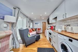 Princess Green 4 - Portrush by the Sea