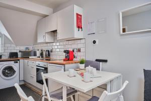 Princess Green 3 - Portrush by the Sea