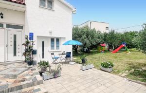 Cozy Apartment In Vrsi With Wifi