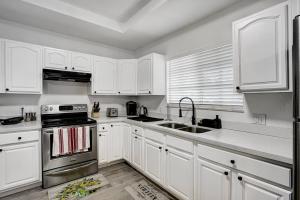 Modern Miami House 2Baths Design District in Mins