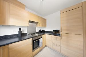 THE BRIDGE - A Stylish 2 Bedroom House in Dartford - London Zone 8