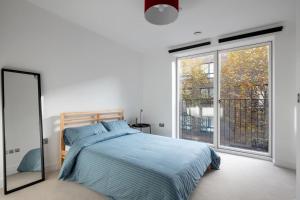 2 mins walk from UCL campus and London Stadium