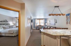 Premium Unit 1108 - One Bedroom - Zephyr Mountain Lodge condo