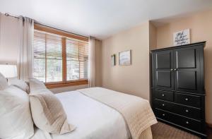 Premium Unit 1108 - One Bedroom - Zephyr Mountain Lodge condo