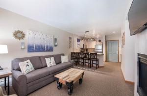 Premium Unit 1108 - One Bedroom - Zephyr Mountain Lodge condo