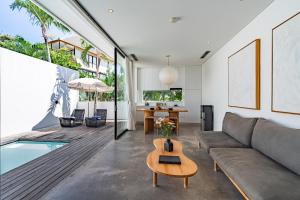 Secluded 1BR Pool Villa with Ricefield View in Berawa, 5mins Ride to Beach