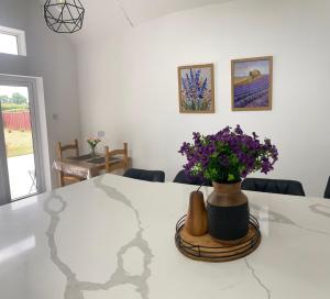 2 Orchard Farm Cottages, Sleeps 10, Large Garden