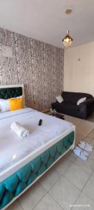 Sunny studio chic comfort near UN