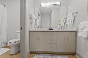 Stylish City Apartment with Patio