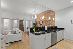 Stylish City Apartment with Patio