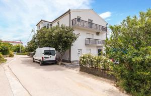 Amazing Apartment In Kastel Kambelovac