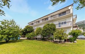 Amazing Apartment In Kastel Kambelovac