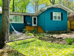 Mountain Lake Retreat - hot tub, lake, fire pit, wineries, restaurant - Upperville