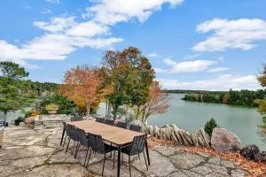 Badger's Sett - Estate on point with hot tub - Delta