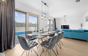 Awesome Home In Srima 