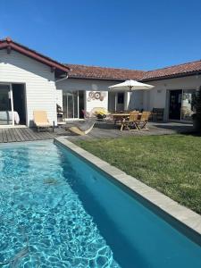 BIDART villa proche des plages et commodités, au calme, piscine chauffée