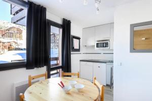 Résidence Aigue-marine - Studio tout confort · Skis aux pieds · Balcon · Vue vallée MAE-3614