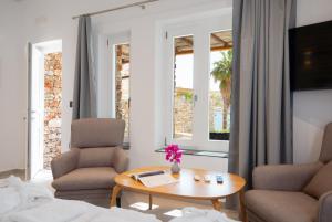 White & black Suites