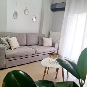 COZY GOLD #DTerra Apartments# FREE PRIVATE PARKING!!