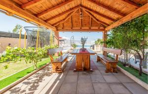 4 Bedroom Gorgeous Home In Lisicic