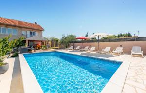 4 Bedroom Gorgeous Home In Lisicic