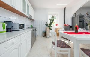 4 Bedroom Gorgeous Home In Lisicic