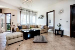 Aura House
